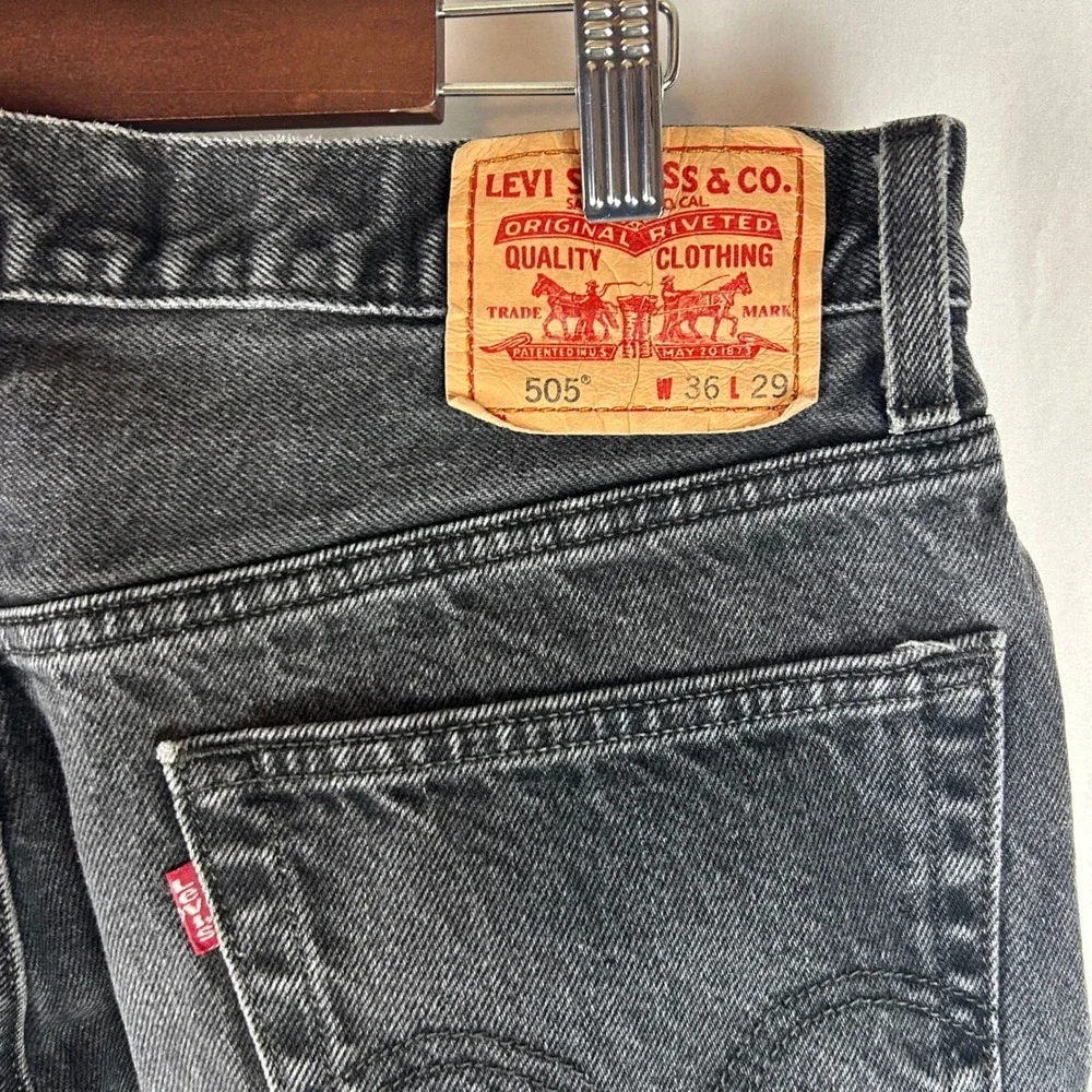 Levis note some